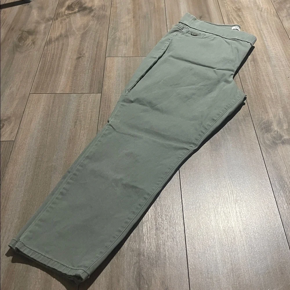 Nine West chic sage